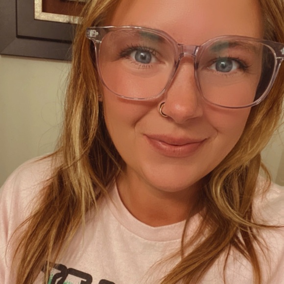 Meet your Posher, Christina - Picture 1 of 5